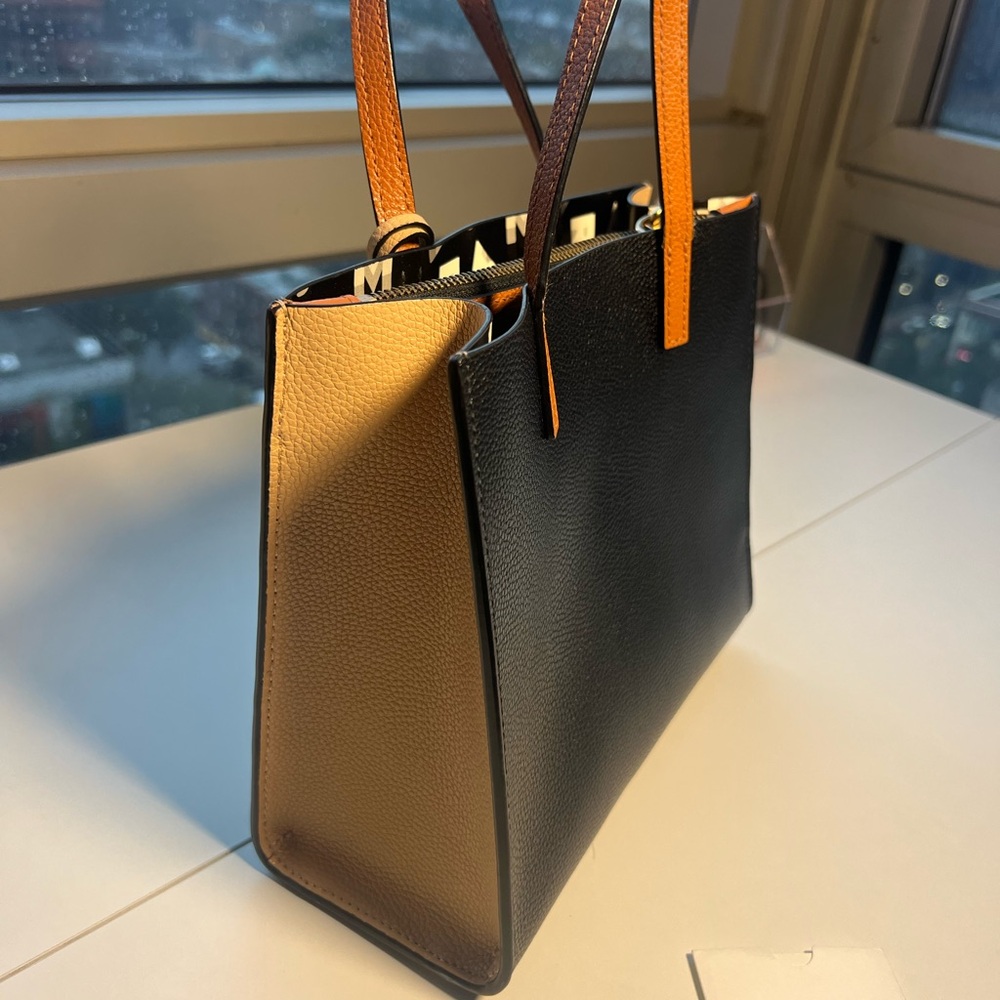Marc Jacobs Black & Cream Leather Tote - Picture 9 of 11
